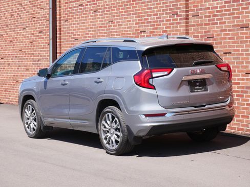 Used 2024 GMC Terrain Denali w/ Denali Premium Package AWD/4WD image 3