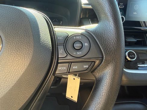 Used 2020 Toyota Corolla LE w/ Carpet Mat Package (TMS) FWD image 18