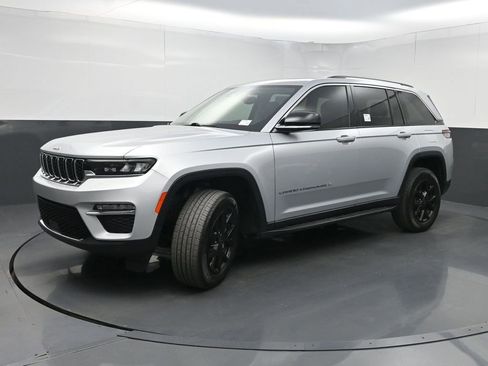 Used 2022 Jeep Grand Cherokee Limited image 27