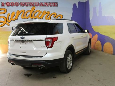 Used 2018 Ford Explorer XLT w/ Equipment Group 202A AWD/4WD image 8