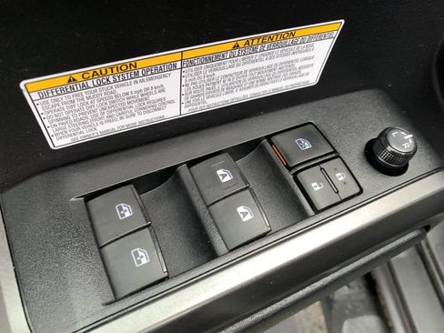 Used 2019 Toyota Tacoma TRD Off-Road image 12