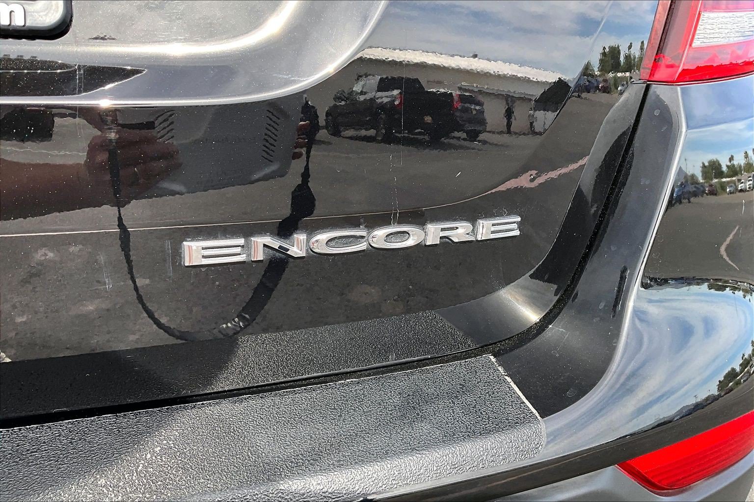 Used 2022 Buick Encore Preferred w/ Safety Package FWD image 31
