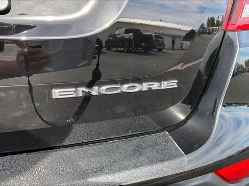 Used 2022 Buick Encore Preferred w/ Safety Package FWD image 31