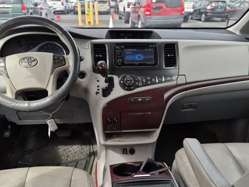 Used 2014 Toyota Sienna XLE FWD image 6