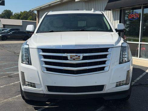 Used 2019 Cadillac Escalade Luxury AWD/4WD image 7