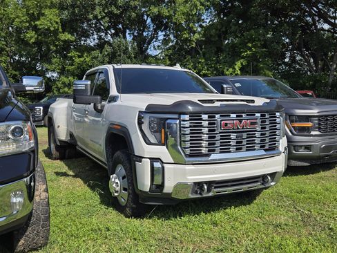 Used 2024 GMC Sierra 3500 Denali AWD/4WD image 1