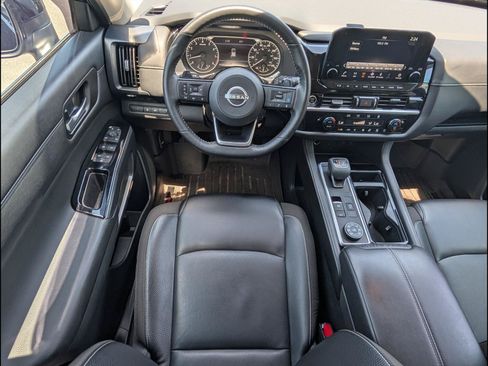 Used 2023 Nissan Pathfinder SL AWD/4WD image 8