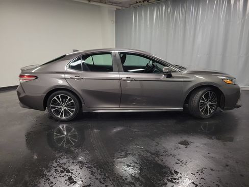 Used 2019 Toyota Camry SE FWD image 9
