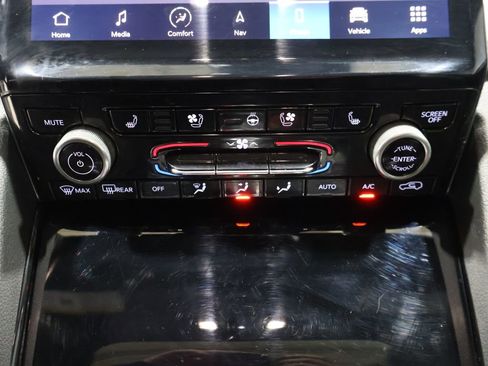 Used 2021 Jeep Grand Cherokee L Overland w/ Luxury Tech Group IV image 37