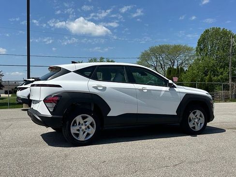 New 2026 Hyundai Kona SE image 8