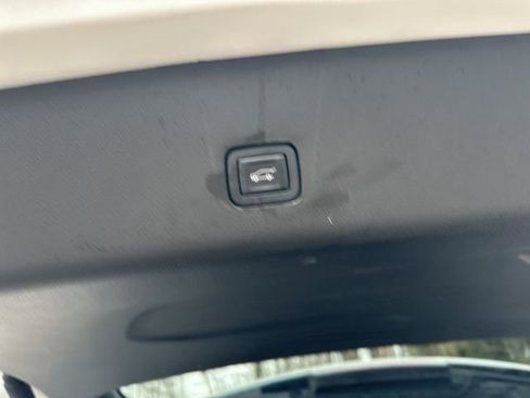 Used 2023 Chevrolet Traverse LT w/ LPO, Floor Liner Package image 29