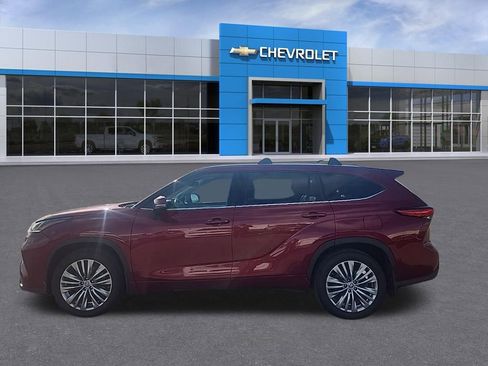 Used 2023 Toyota Highlander Platinum AWD/4WD image 2