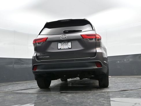 Used 2019 Toyota Highlander LE image 30