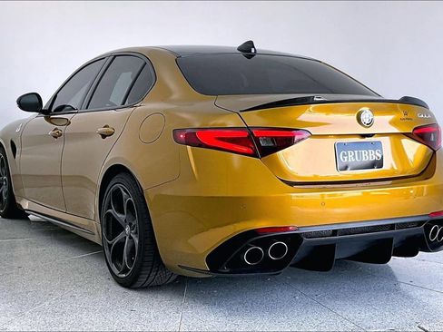 Used 2023 Alfa Romeo Giulia Quadrifoglio RWD image 15