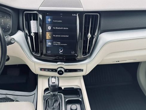 Used 2018 Volvo XC60 T6 Momentum AWD/4WD image 17