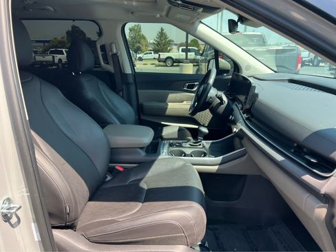 Used 2025 Kia Carnival SX FWD image 17