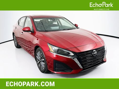 Used 2023 Nissan Altima 2.5 SV w/ SV Premium Package image 1