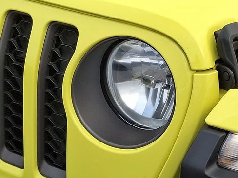 Used 2023 Jeep Gladiator Rubicon w/ Cold Weather Group AWD/4WD image 27