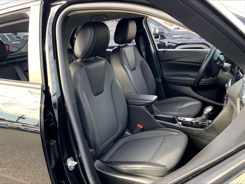 Used 2023 Buick Encore GX Select w/ Sport Touring Package image 6