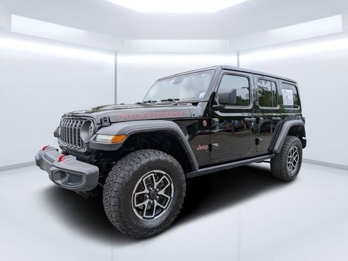 Used 2025 Jeep Wrangler Unlimited Rubicon w/ Convenience Group AWD/4WD image 7