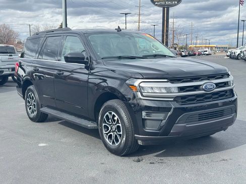 Used 2024 Ford Expedition XLT image 3