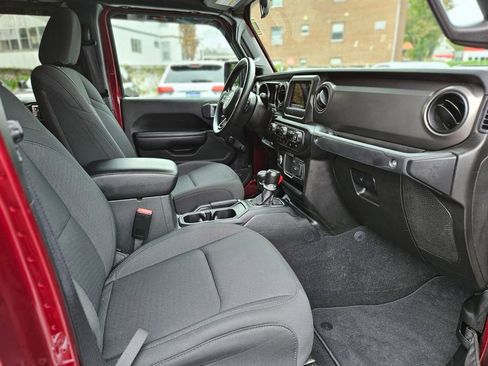 Used 2022 Jeep Gladiator Sport image 11