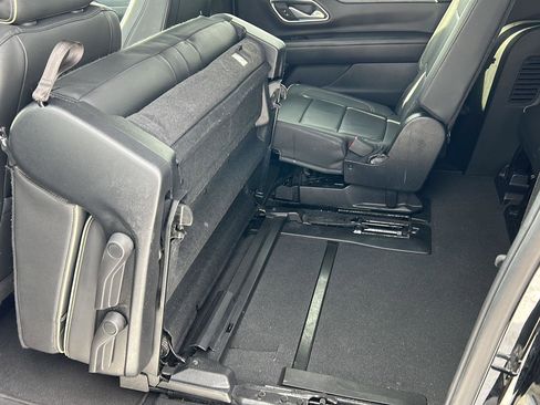 Used 2024 GMC Yukon XL SLT image 30