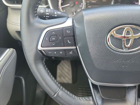 Certified 2024 Toyota Highlander XLE FWD image 27