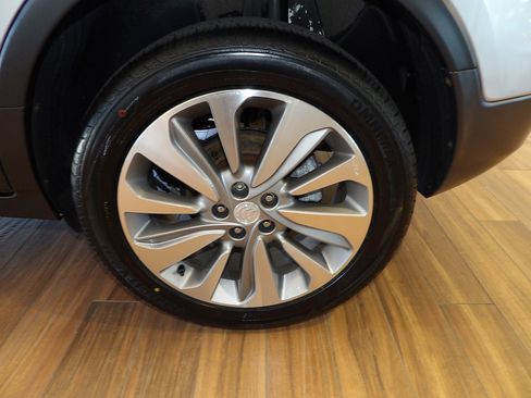 Used 2019 Buick Encore Preferred AWD/4WD image 9