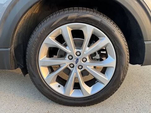 Used 2022 Ford Explorer Platinum w/ Equipment Group 601A AWD/4WD image 13