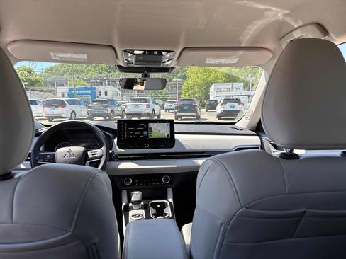Used 2025 Mitsubishi Outlander SE AWD/4WD image 30