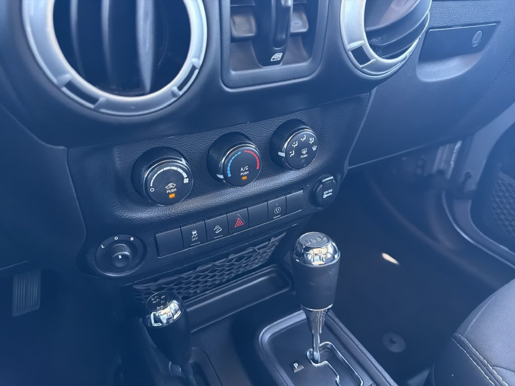 Used 2014 Jeep Wrangler Unlimited Sahara w/ Max Tow Package AWD/4WD image 24