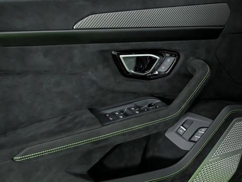 Used 2023 Lamborghini Urus Performante AWD/4WD image 18