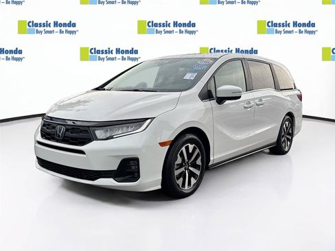 Certified 2026 Honda Odyssey EX-L image 3