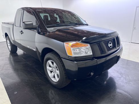 Used 2014 Nissan Titan S w/ S Popular Equipment Package RWD image 2