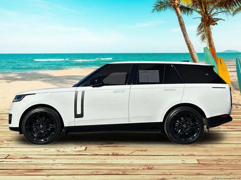 Used 2025 Land Rover Range Rover SE image 3