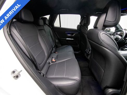 Used 2025 Mercedes-Benz GLC 300 4MATIC image 16