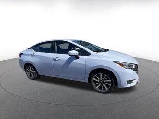 Used 2025 Nissan Versa SV video 2