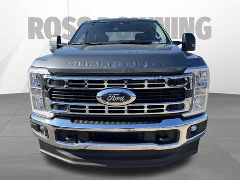 Used 2025 Ford F250 XLT AWD/4WD image 2