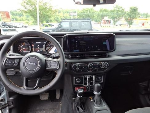 Used 2024 Jeep Wrangler Unlimited Sport AWD/4WD image 6