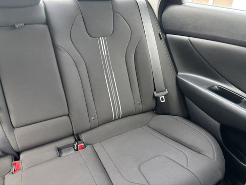 Used 2025 Hyundai Elantra SEL image 33