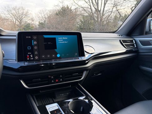 Used 2025 Volkswagen Atlas Cross Sport SE image 36