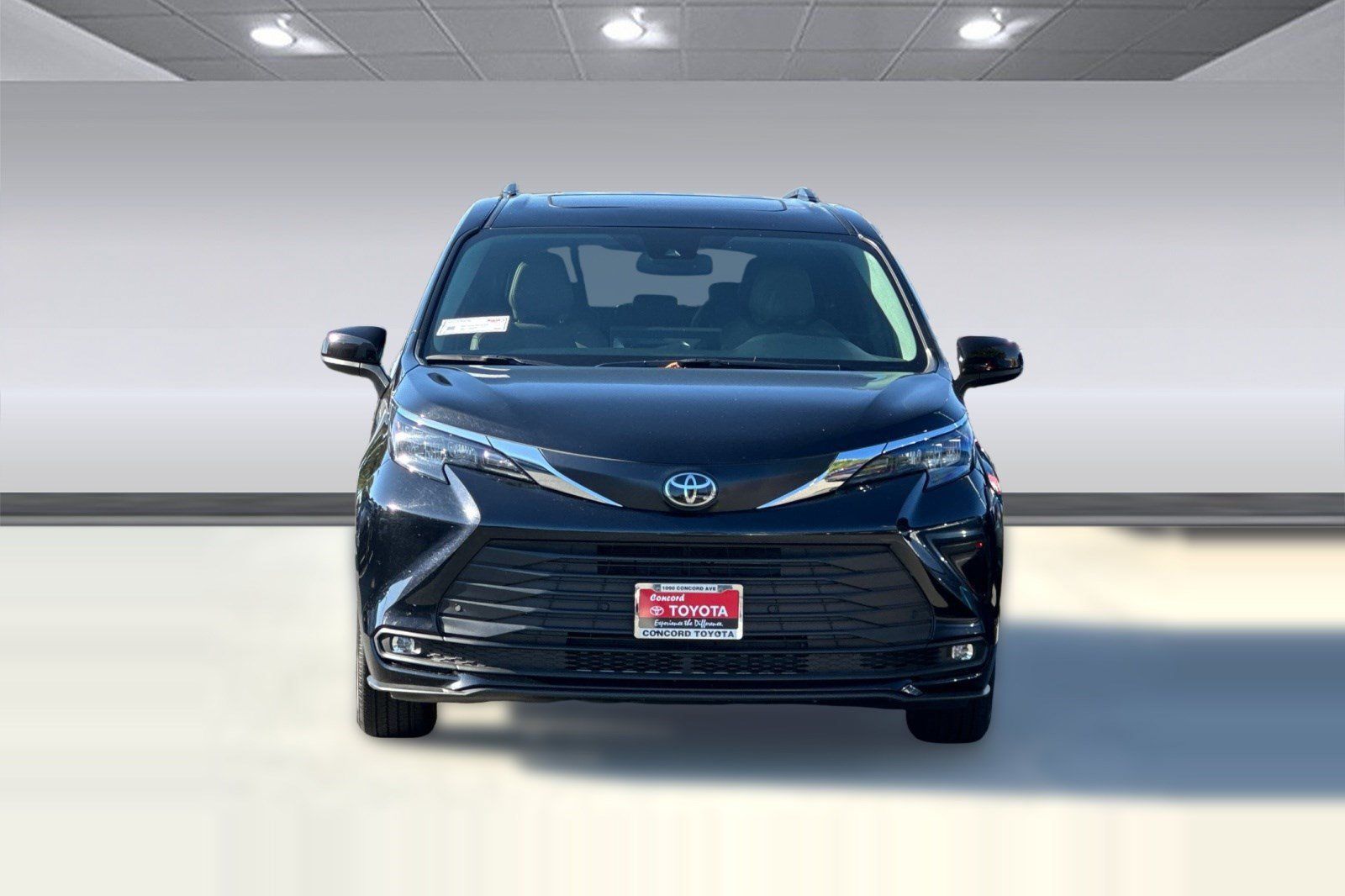 Used 2026 Toyota Sienna XLE FWD image 6
