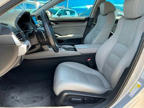 Used 2018 Honda Accord Touring image 8