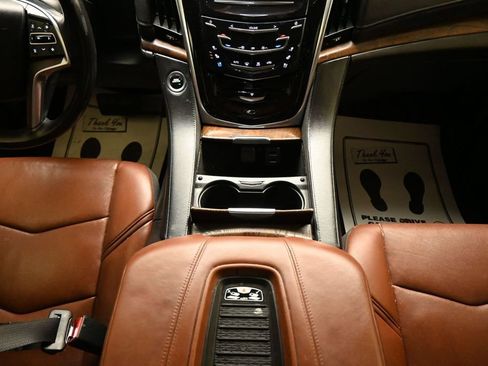 Used 2018 Cadillac Escalade Luxury AWD/4WD image 19