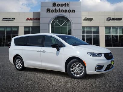 New 2025 Chrysler Pacifica Select