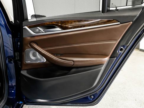 Used 2019 BMW M550i xDrive image 54