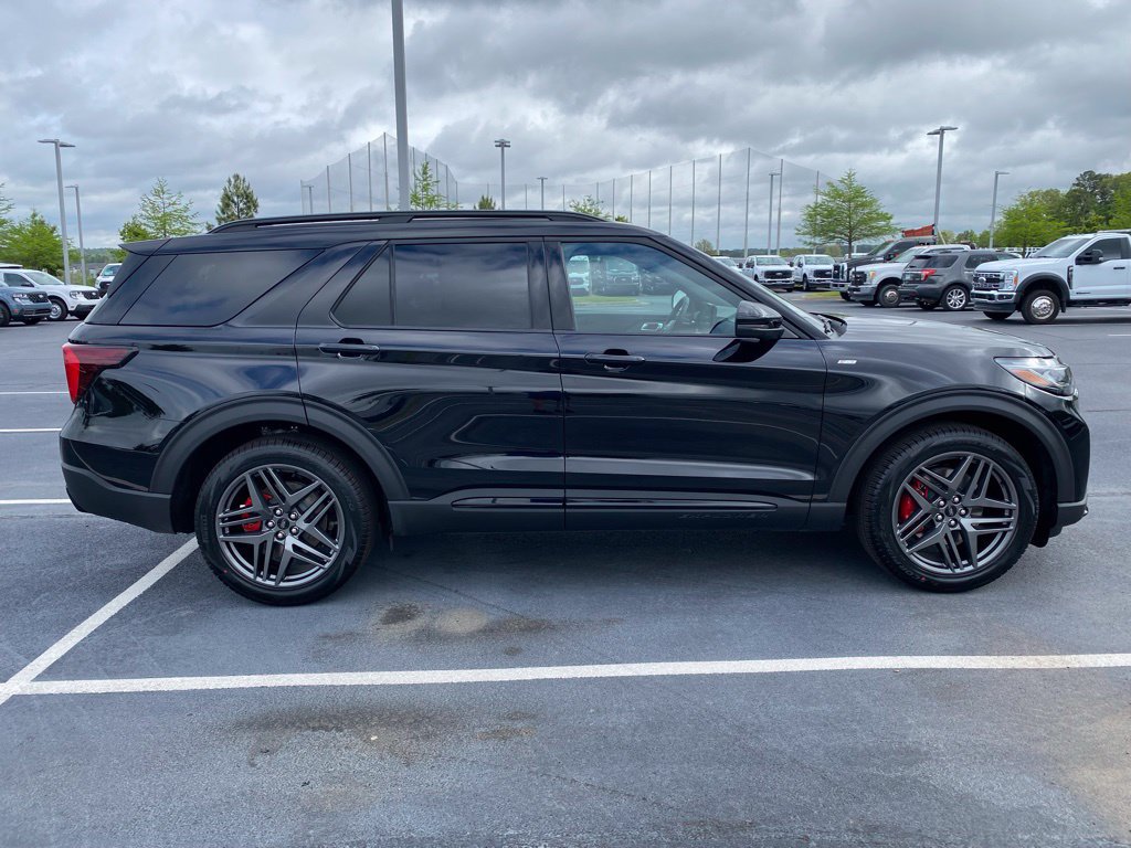 New 2026 Ford Explorer ST-Line w/ ST-Line Street Pack RWD image 8