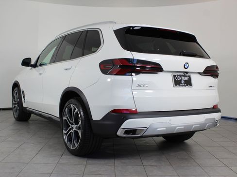 New 2026 BMW X5 xDrive40i w/ Climate Comfort Package image 3