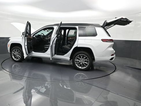 Used 2025 Jeep Grand Cherokee L Summit AWD/4WD image 35